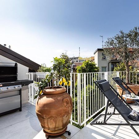 *Villa Olivo*With Private Terrace & Jacuzzi + 3Bedrooms Милан Экстерьер фото